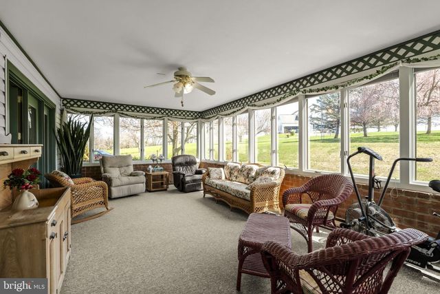 712 VINEMONT RD, Reinholds, PA 17569