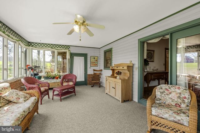 712 VINEMONT RD, Reinholds, PA 17569