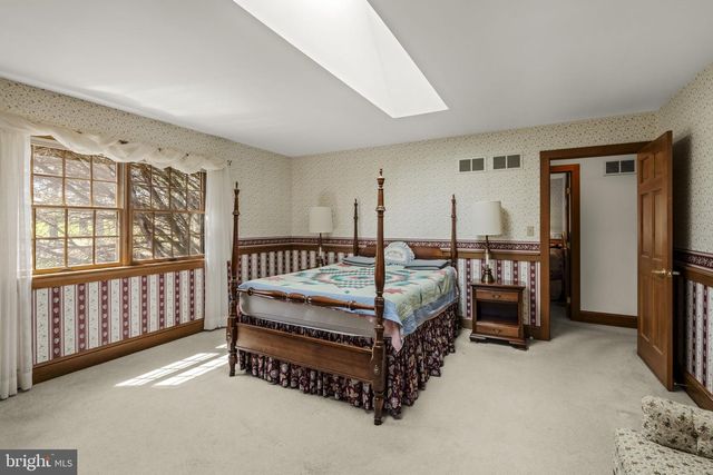 712 VINEMONT RD, Reinholds, PA 17569
