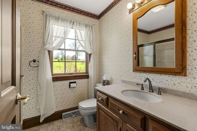 712 VINEMONT RD, Reinholds, PA 17569