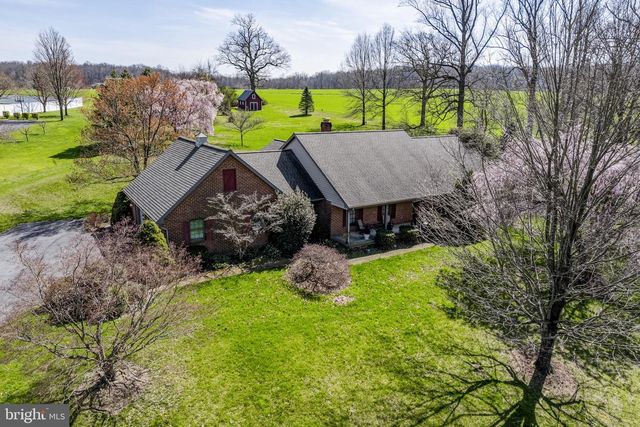 712 VINEMONT RD, Reinholds, PA 17569