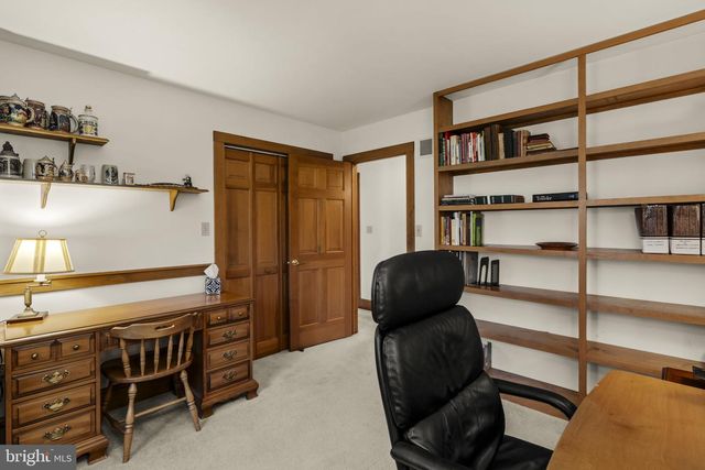712 VINEMONT RD, Reinholds, PA 17569