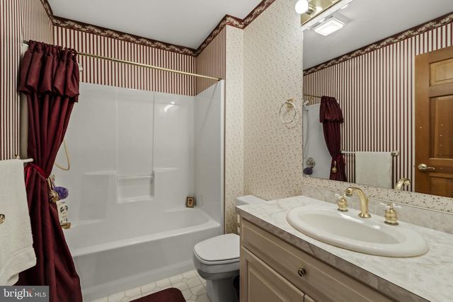 712 VINEMONT RD, Reinholds, PA 17569
