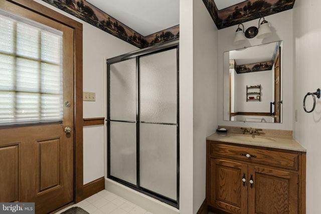 712 VINEMONT RD, Reinholds, PA 17569