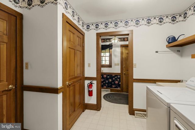 712 VINEMONT RD, Reinholds, PA 17569