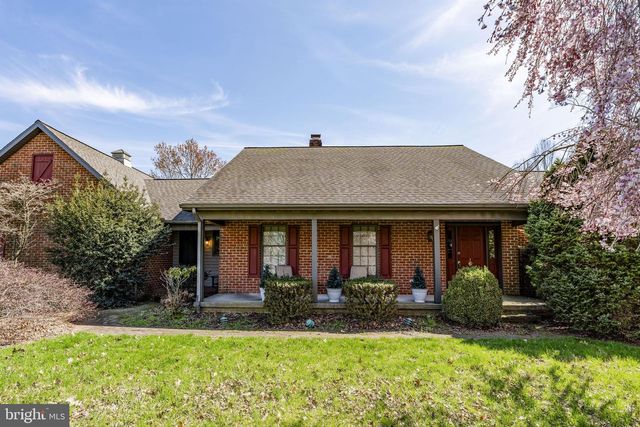 712 VINEMONT RD, Reinholds, PA 17569