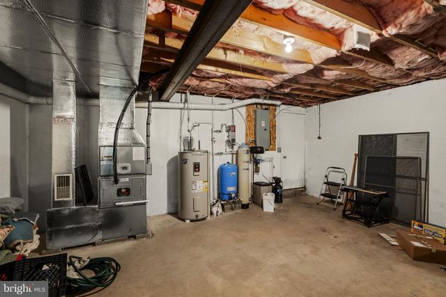 712 VINEMONT RD, Reinholds, PA 17569