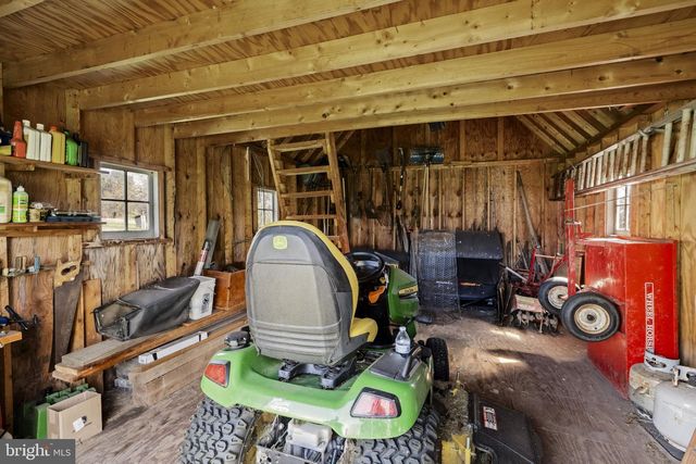 712 VINEMONT RD, Reinholds, PA 17569