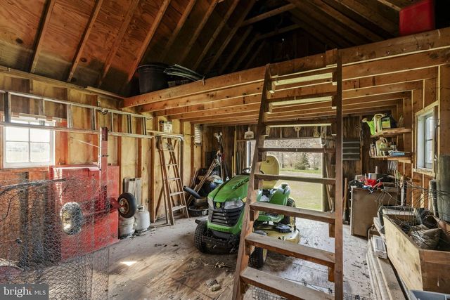 712 VINEMONT RD, Reinholds, PA 17569