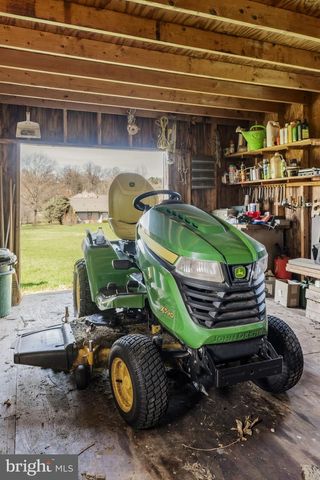 712 VINEMONT RD, Reinholds, PA 17569