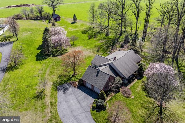 712 VINEMONT RD, Reinholds, PA 17569