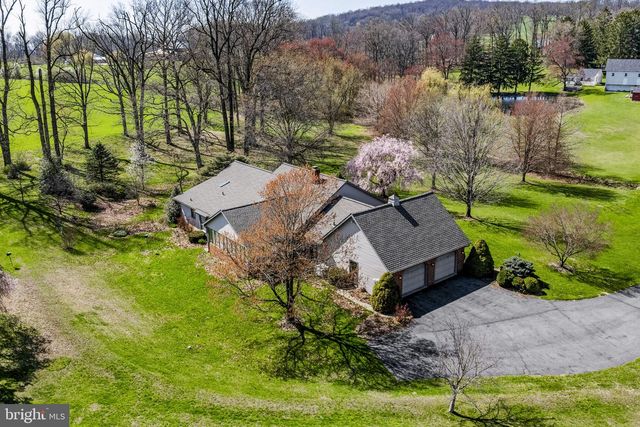 712 VINEMONT RD, Reinholds, PA 17569