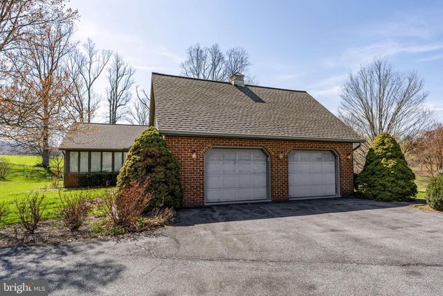 712 VINEMONT RD, Reinholds, PA 17569