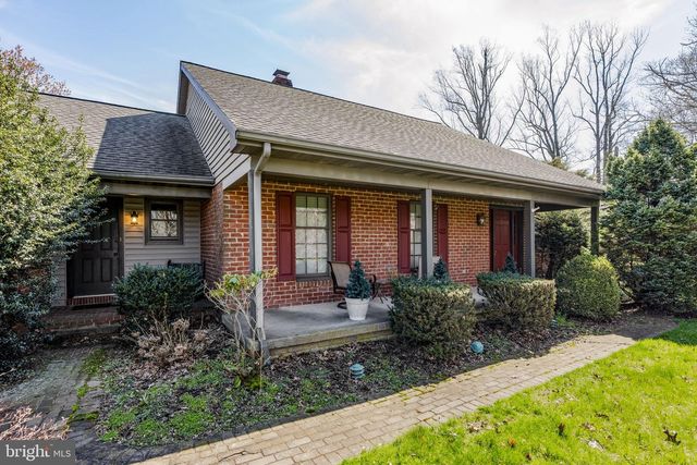 712 VINEMONT RD, Reinholds, PA 17569