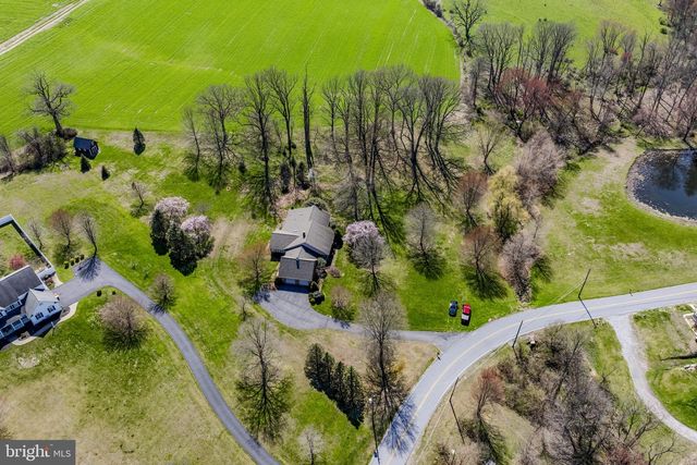 712 VINEMONT RD, Reinholds, PA 17569