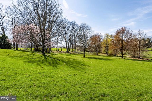 712 VINEMONT RD, Reinholds, PA 17569