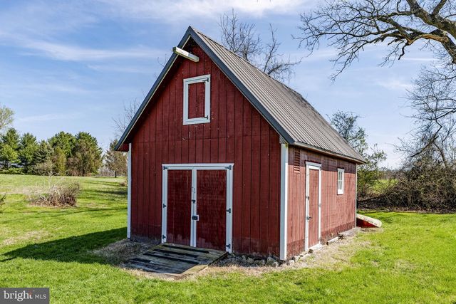 712 VINEMONT RD, Reinholds, PA 17569