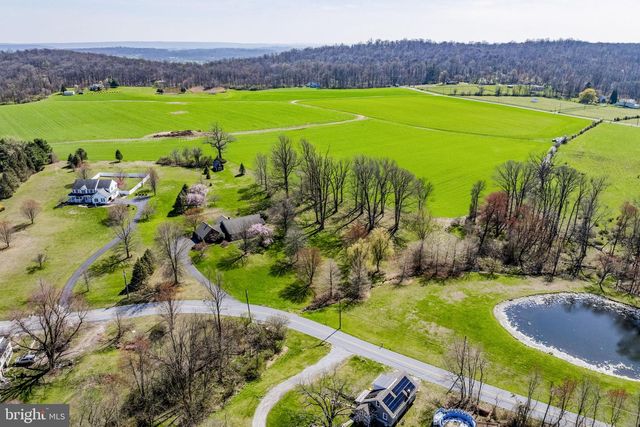 712 VINEMONT RD, Reinholds, PA 17569