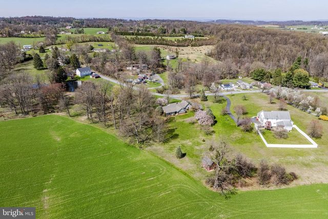 712 VINEMONT RD, Reinholds, PA 17569