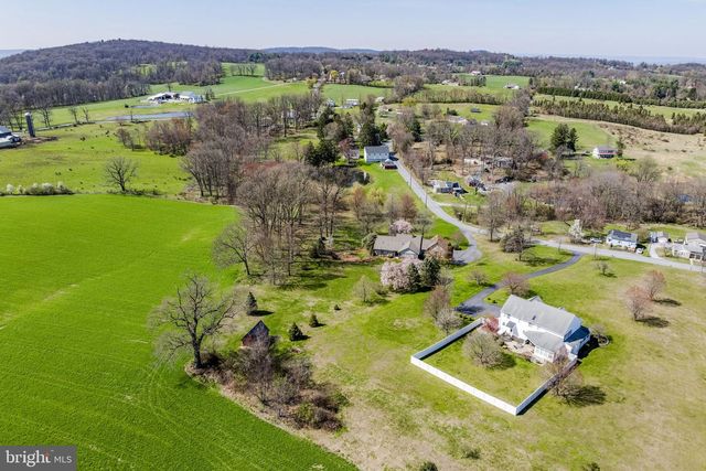 712 VINEMONT RD, Reinholds, PA 17569