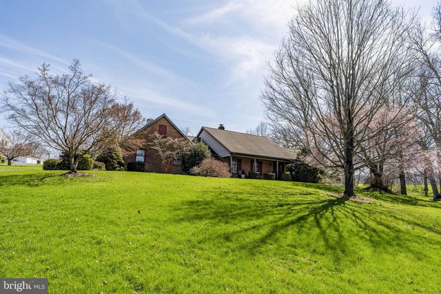 712 VINEMONT RD, Reinholds, PA 17569
