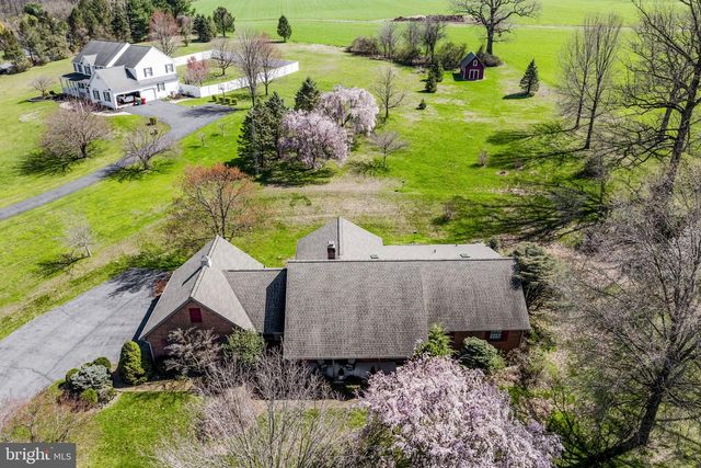 712 VINEMONT RD, Reinholds, PA 17569