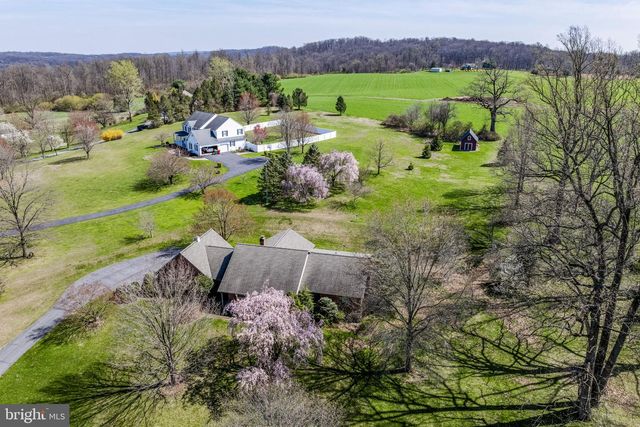 712 VINEMONT RD, Reinholds, PA 17569