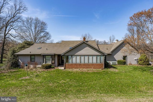 712 VINEMONT RD, Reinholds, PA 17569