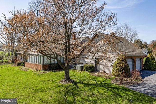 712 VINEMONT RD, Reinholds, PA 17569