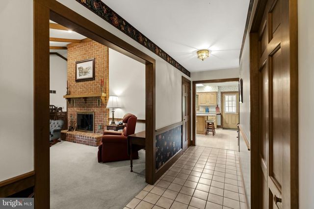 712 VINEMONT RD, Reinholds, PA 17569