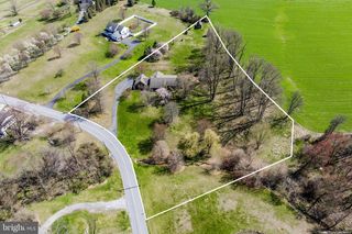 712 VINEMONT RD, Reinholds, PA 17569