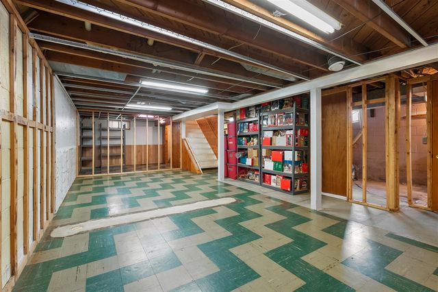 2229 W Osterhout Avenue, Portage, MI 49024