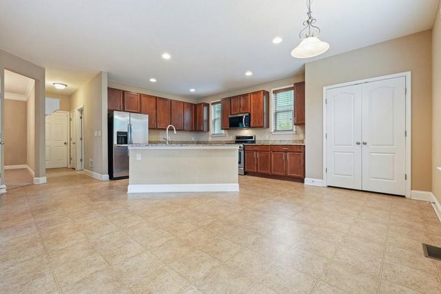 1010 Chelsey Way, Roswell, GA 30075