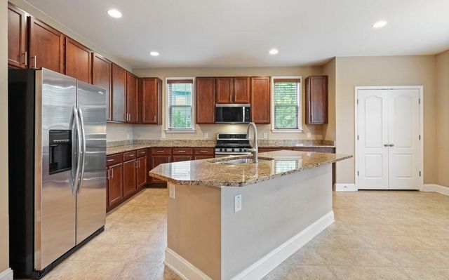 1010 Chelsey Way, Roswell, GA 30075