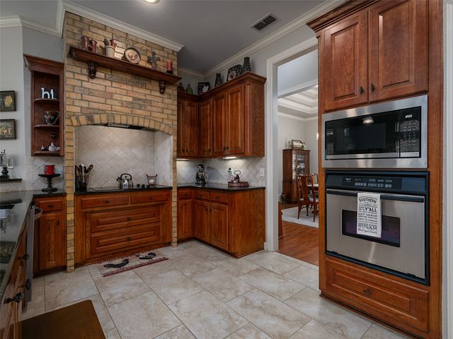 1137 Ashwood Drive, Tyler, TX 75703