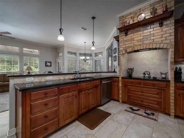 1137 Ashwood Drive, Tyler, TX 75703