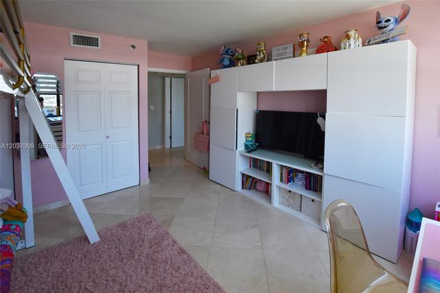 540 Brickell Key Drive 1513, Miami, FL 33131