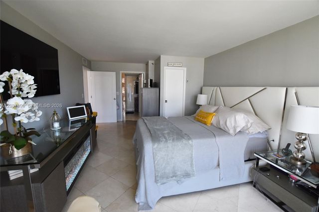 540 Brickell Key Drive 1513, Miami, FL 33131