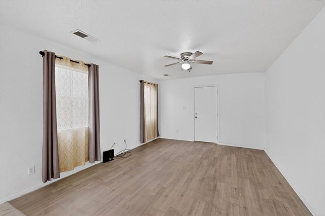 527 Saddle Blanket Trail SW, Albuquerque, NM 87121