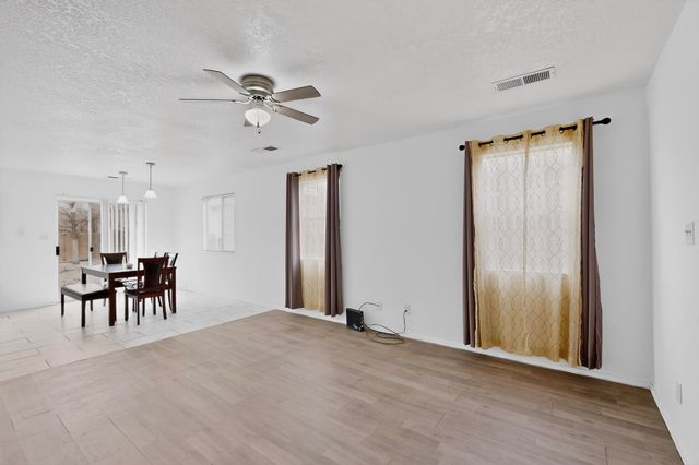 527 Saddle Blanket Trail SW, Albuquerque, NM 87121