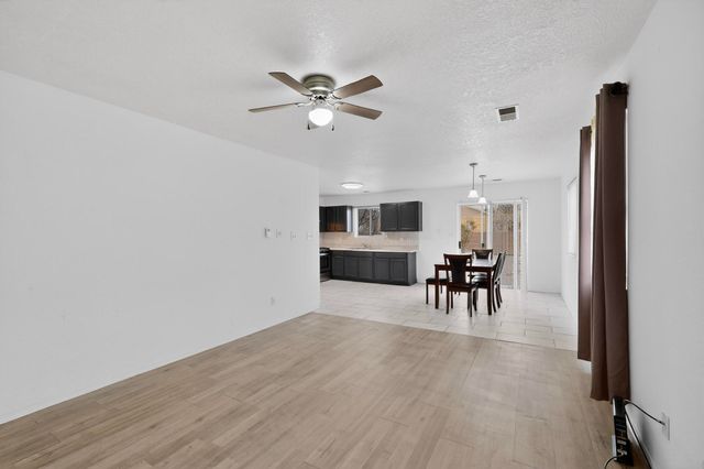 527 Saddle Blanket Trail SW, Albuquerque, NM 87121