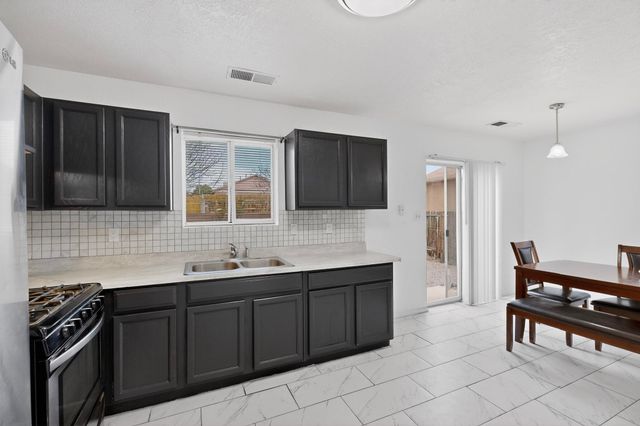 527 Saddle Blanket Trail SW, Albuquerque, NM 87121