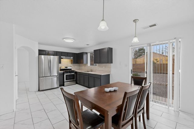 527 Saddle Blanket Trail SW, Albuquerque, NM 87121