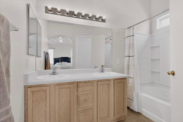 527 Saddle Blanket Trail SW, Albuquerque, NM 87121