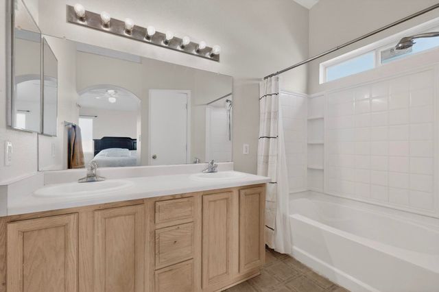 527 Saddle Blanket Trail SW, Albuquerque, NM 87121