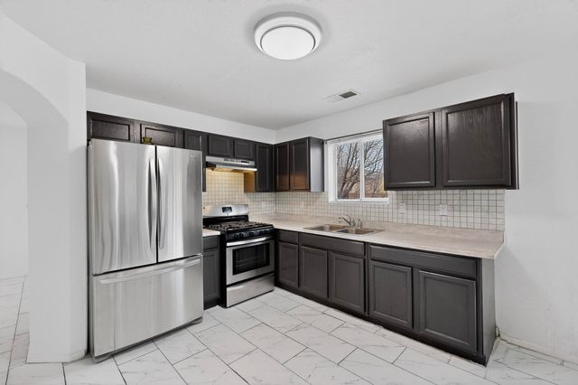 527 Saddle Blanket Trail SW, Albuquerque, NM 87121