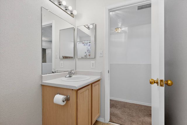 527 Saddle Blanket Trail SW, Albuquerque, NM 87121