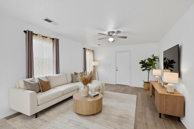 527 Saddle Blanket Trail SW, Albuquerque, NM 87121