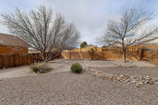 527 Saddle Blanket Trail SW, Albuquerque, NM 87121