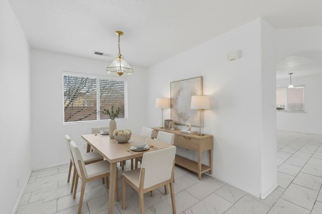 527 Saddle Blanket Trail SW, Albuquerque, NM 87121